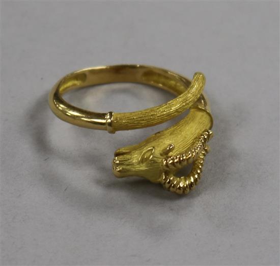 A textured yellow metal rams head ring, size P/Q